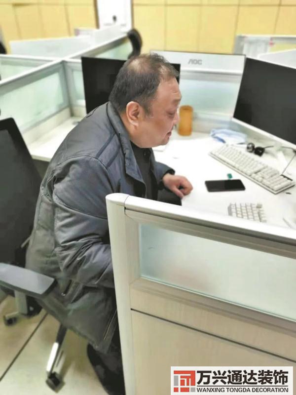 辦公室風(fēng)水座位后面放空調(diào)好不好辦公室的座位坐在哪個位置風(fēng)水好
